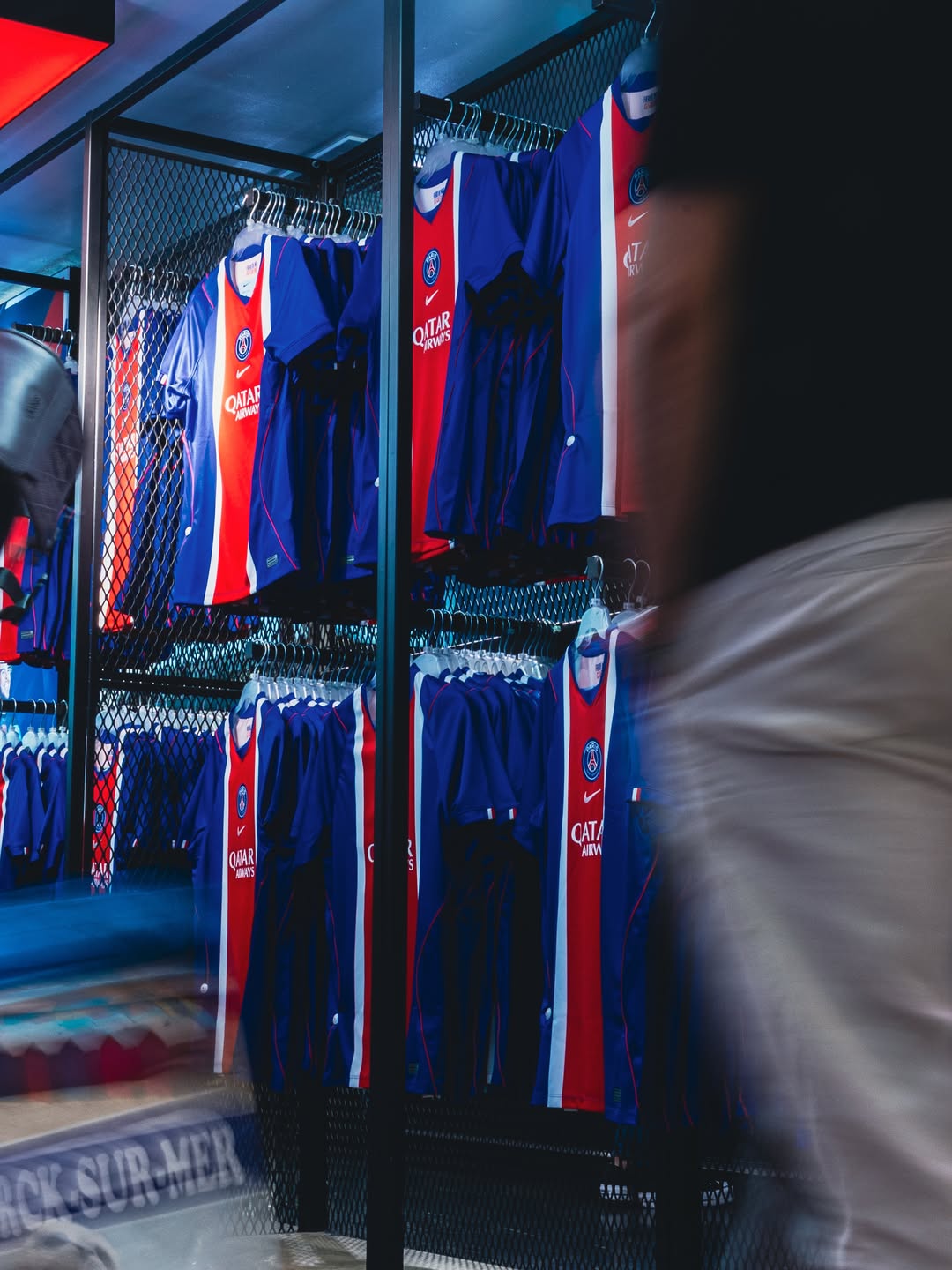 LE Maillot de paris avec les 2 étoiles